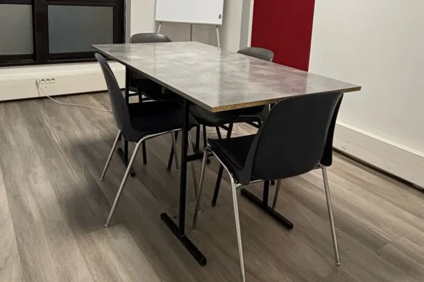 Bureau privé - 06400 - 4 postes - 650€