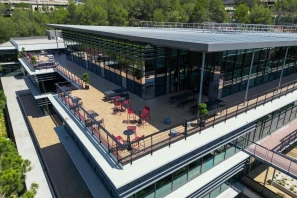 Bureau privé - 06560 - 5 postes - 2001€