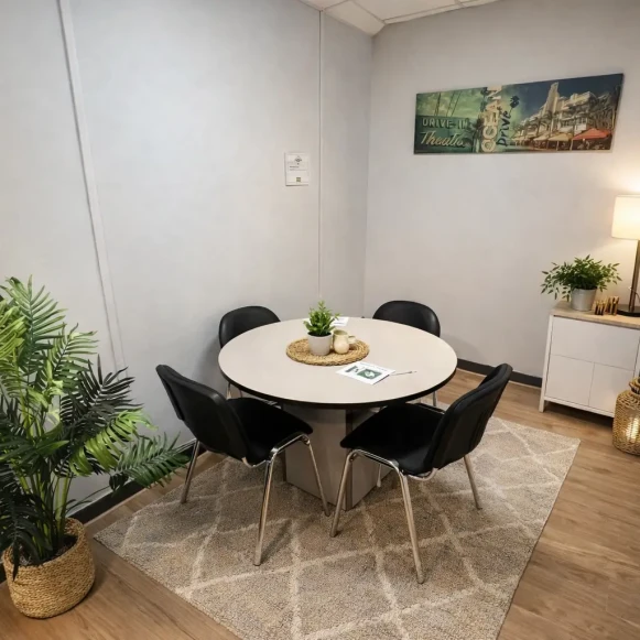 Bureau privé 22 m² 4 postes Coworking Rue Rabelais Montreuil 93100 - photo 1