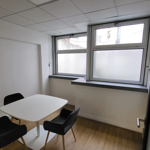 Bureau privé 12 m² 2 postes Location bureau Rue Louise Michel Levallois-Perret 92300 - photo 8