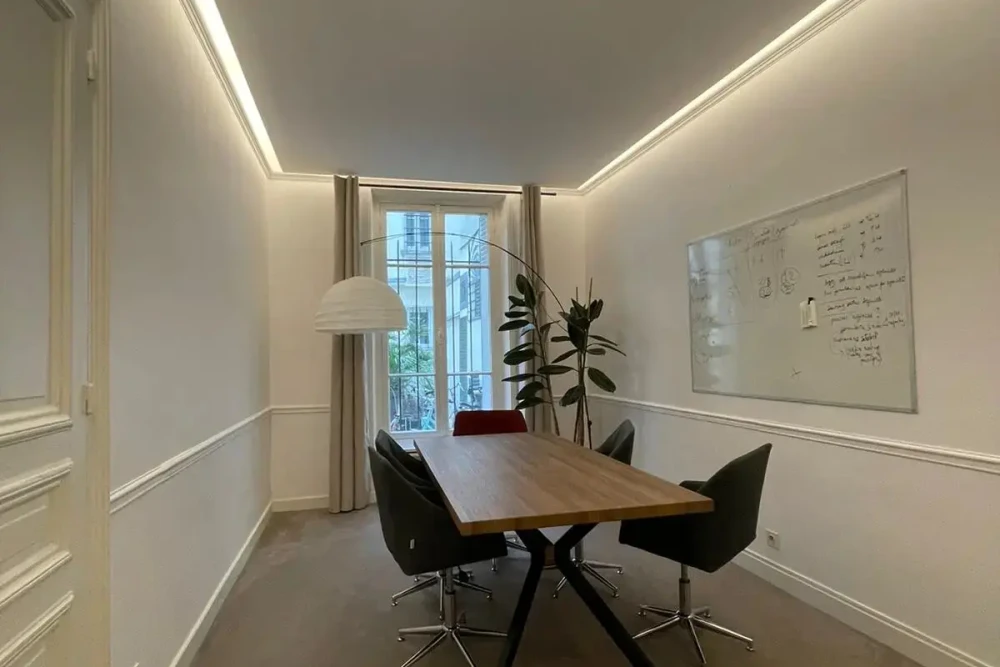 Espace indépendant - 75017 - 12 postes - 6500€