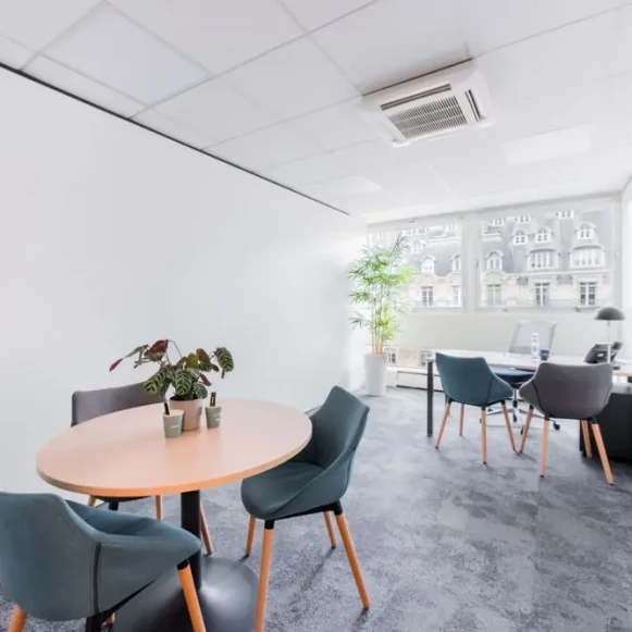 Bureau privé 33 m² 6 postes Coworking Avenue Montaigne Paris 75008 - photo 1