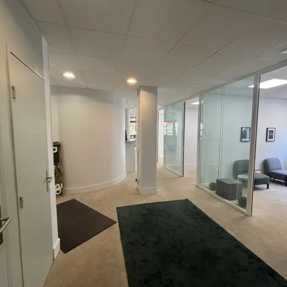 Bureau privé 10 m² 2 postes Location bureau Avenue de Villiers Paris 75017 - photo 3