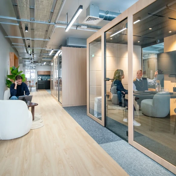 Bureau privé 302 m² 56 postes Location bureau Rue Lucien Sampaix Paris 75010 - photo 2