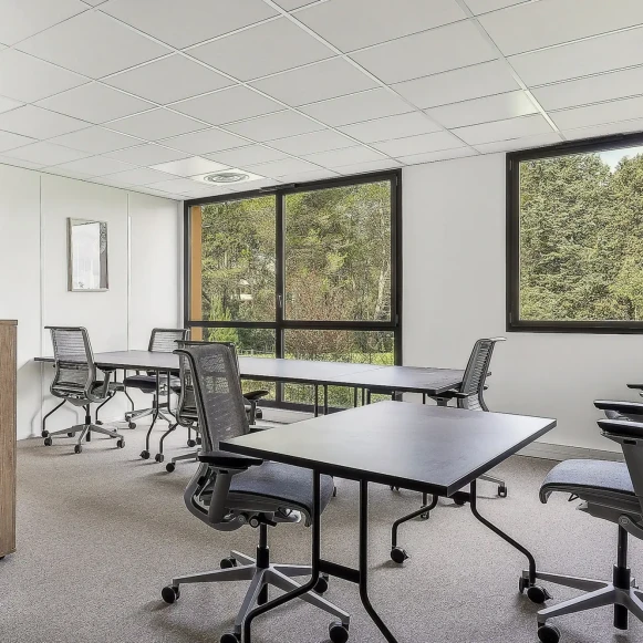 Bureau privé 27 m² 6 postes Coworking Rue Paul Langevin Aix-en-Provence 13290 - photo 1