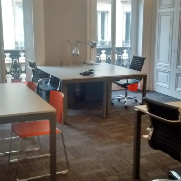 Bureau privé 17 m² 3 postes Coworking Rue d'Algérie Lyon 69001 - photo 7