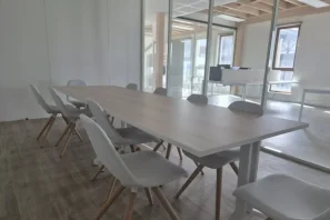 Open Space - 69800 - 24 postes - 250€
