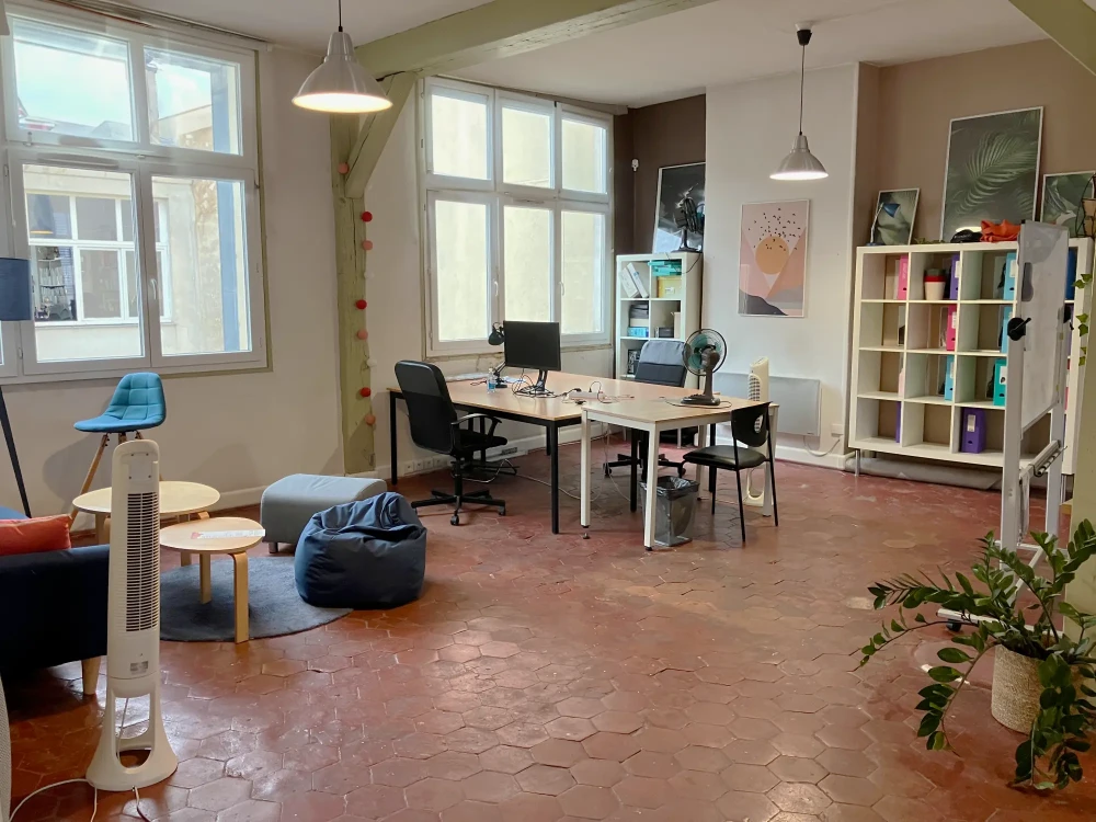 Espace indépendant - 75011 - 21 postes - 6000€