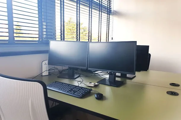 Open Space - 35000 - 2 postes - 495€