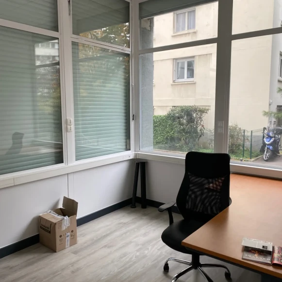 Bureau privé 12 m² 3 postes Coworking Rue de Charenton Paris 75012 - photo 7