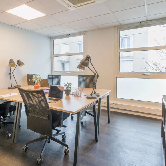 Bureau privé 17 m² 5 postes Location bureau Rue des Bateliers Clichy 92110 - photo 1