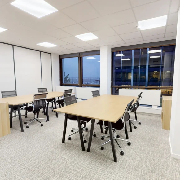 Bureau privé 23 m² 8 postes Coworking Rue Royale Saint-Cloud 92210 - photo 1