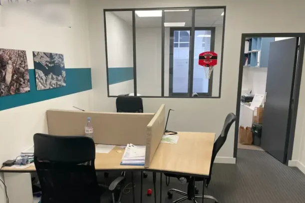 Espace indépendant - 92300 - 4 postes - 1075€