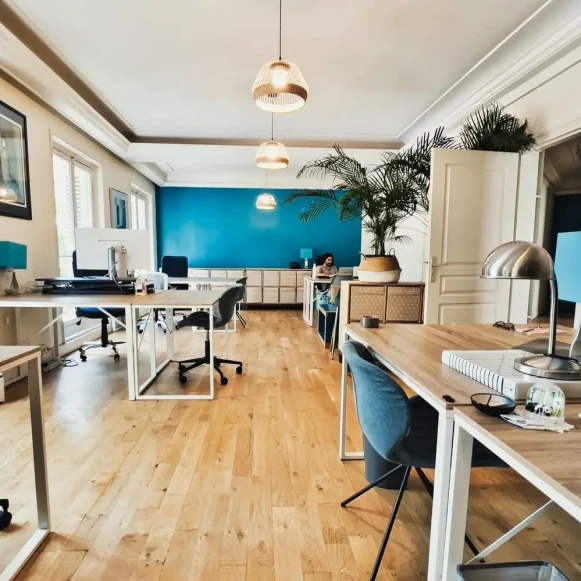 Bureau privé 8 m² 2 postes Coworking Rue de Turbigo Paris 75003 - photo 2
