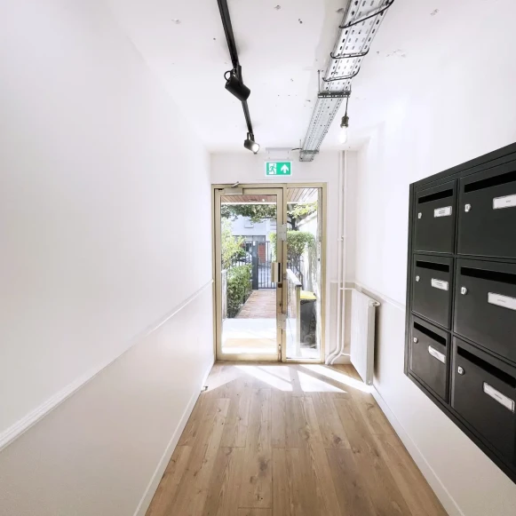 Bureau privé 9 m² 2 postes Coworking Avenue Pasteur Montreuil 93100 - photo 9