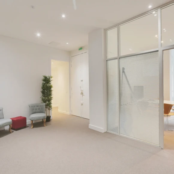 Bureau privé 24 m² 6 postes Coworking Boulevard Haussmann Paris 75008 - photo 1