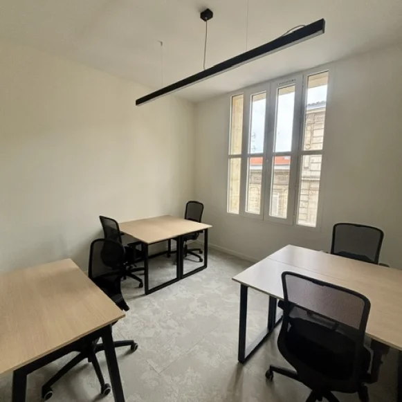 Bureau privé 24 m² 5 postes Coworking Rue Turenne Bordeaux 33000 - photo 1