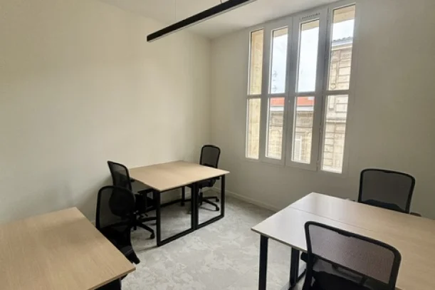 Bureau privé - 33000 - 5 postes - 1749€