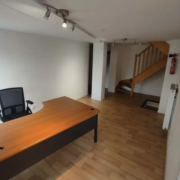 Espace indépendant 181 m² 12 postes Location bureau Rue du Clos Montholon Malakoff 92240 - photo 1