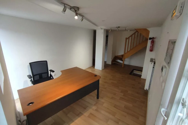 Espace indépendant - 92240 - 12 postes - 2000€