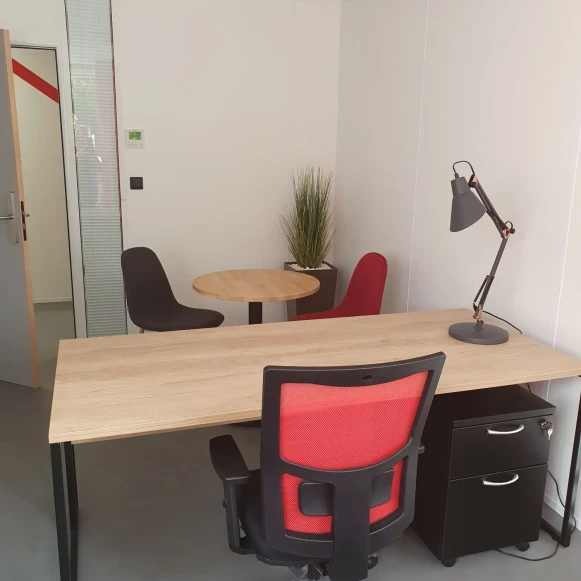 Bureau privé 15 m² 1 poste Coworking Avenue de Canteranne Pessac 33600 - photo 2