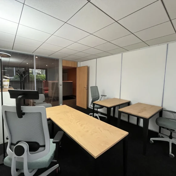Bureau privé 16 m² 4 postes Location bureau Avenue d'Italie Paris 75013 - photo 2