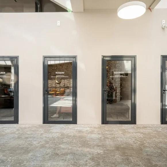 Bureau privé 11 m² 3 postes Coworking Avenue Thiers Nice 06000 - photo 1