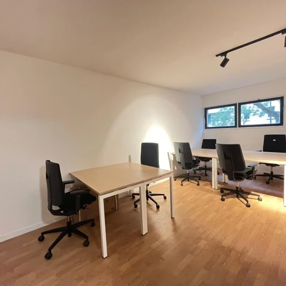 Bureau privé 22 m² 6 postes Coworking Avenue du Général Michel Bizot Paris 75012 - photo 1