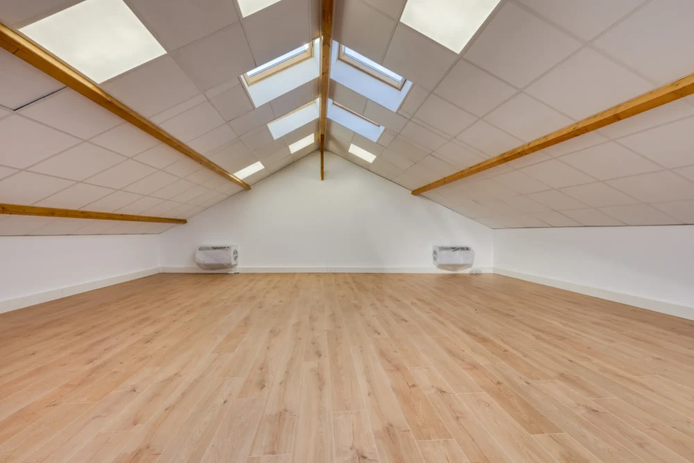 Espace indépendant - 92240 - 40 postes - 5500€