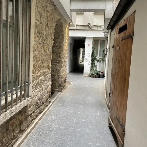 Bureau privé 25 m² 7 postes Location bureau Rue Saint-Martin Paris 75003 - photo 3