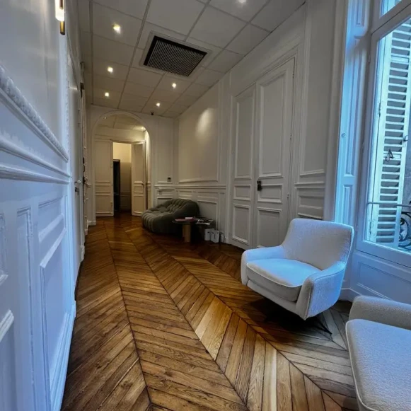 Bureau privé 31 m² 10 postes Location bureau Rue Lincoln Paris 75008 - photo 6