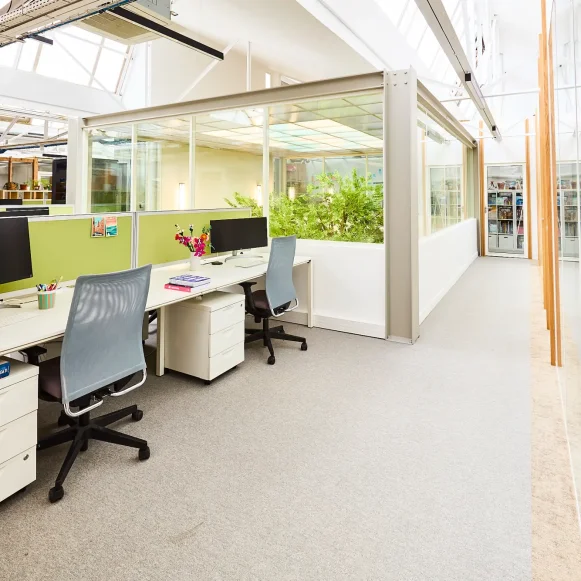 Bureau privé 8 m² 3 postes Location bureau Rue du Chemin Vert Paris 75011 - photo 1