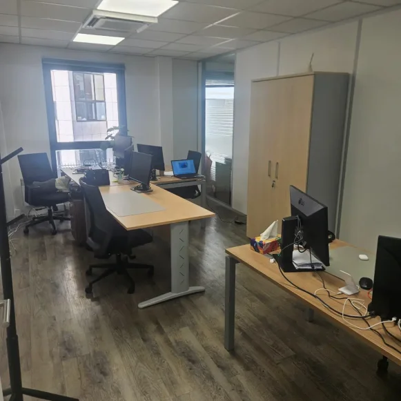 Bureau privé 18 m² 4 postes Location bureau Rue de Billancourt Boulogne-Billancourt 92100 - photo 1