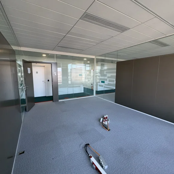 Bureau privé 23 m² 2 postes Coworking Boulevard Macdonald Paris 75019 - photo 1