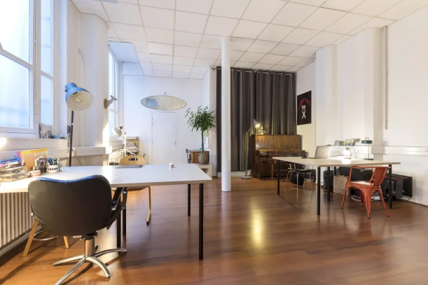 Open Space - 75018 - 1 poste - 275€