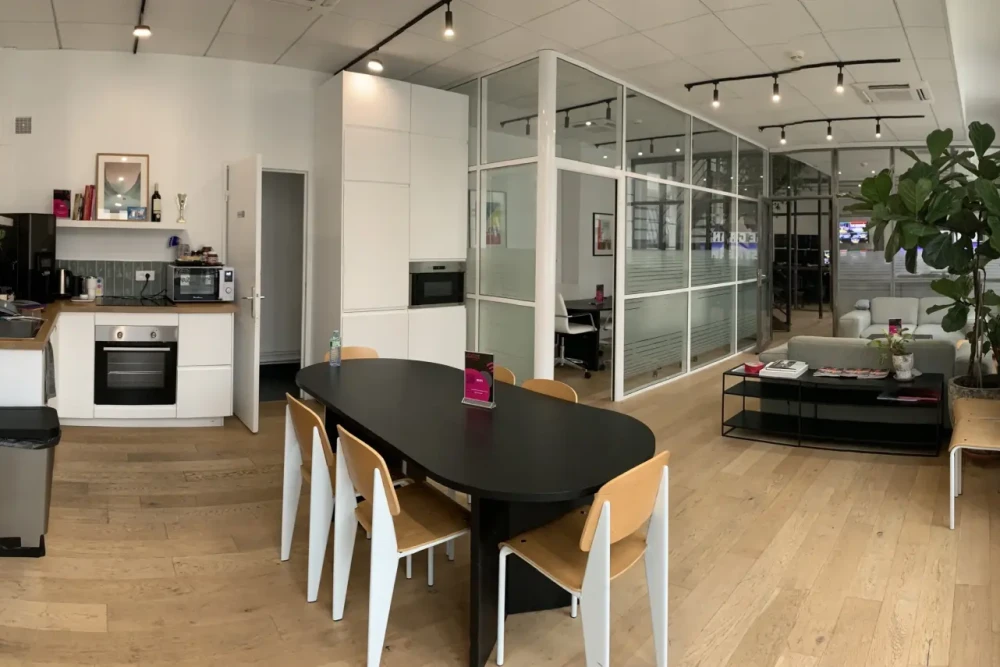 Espace indépendant - 75011 - 6 postes - 2700€