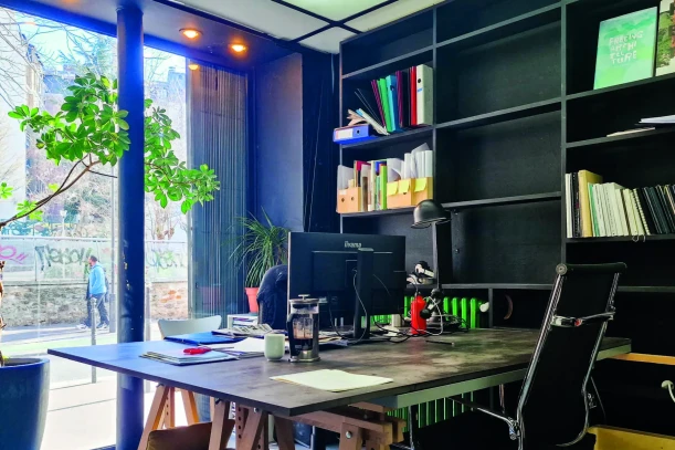 Open Space - 75010 - 2 postes - 300€