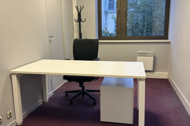 Bureau privé - 21000 - 2 postes - 691.7€