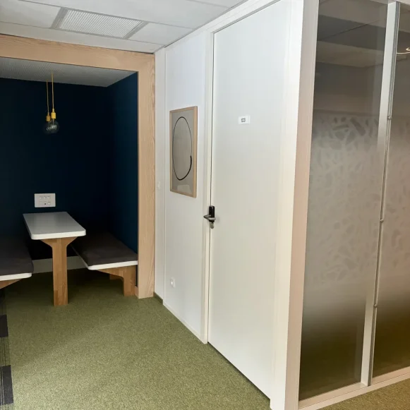 Bureau privé 9 m² 3 postes Coworking Rue Fulton Angers 49000 - photo 6