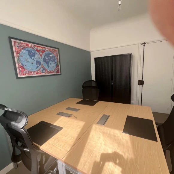 Bureau privé 12 m² 3 postes Location bureau Rue de Naples Paris 75008 - photo 3