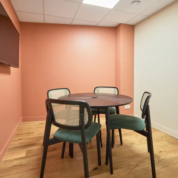 Bureau privé 18 m² 6 postes Location bureau Avenue Charles de Gaulle Neuilly-sur-Seine 92200 - photo 3