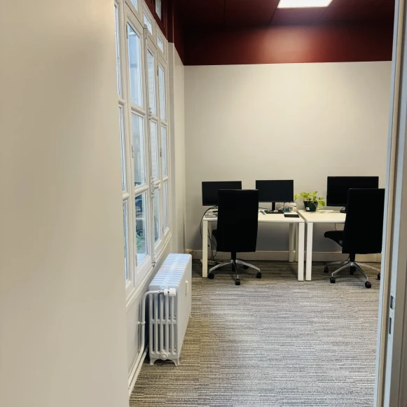 Bureau privé 20 m² 6 postes Location bureau Rue Blanche Paris 75009 - photo 2
