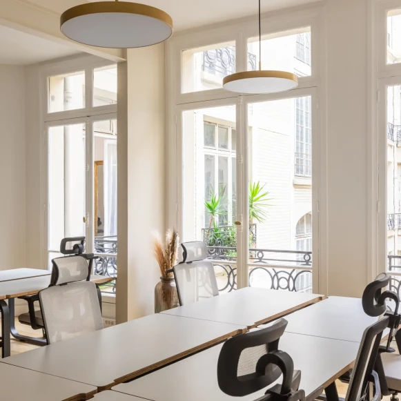 Espace indépendant 64 m² 12 postes Location bureau Avenue des Champs-Élysées Paris 75008 - photo 3