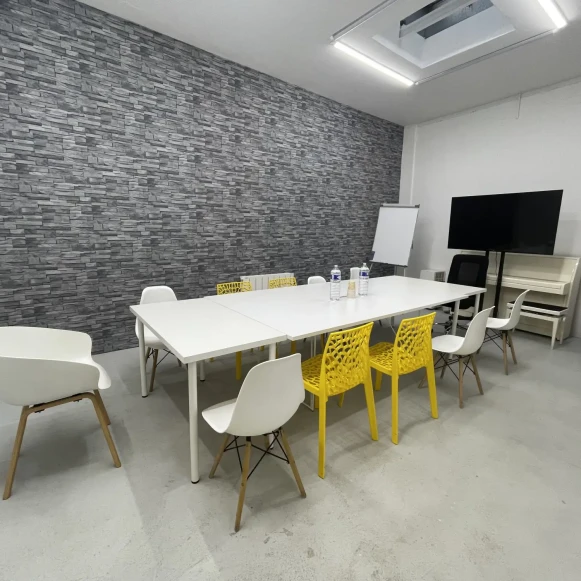 Bureau privé 25 m² 7 postes Location bureau Rue Saint-Martin Paris 75003 - photo 2