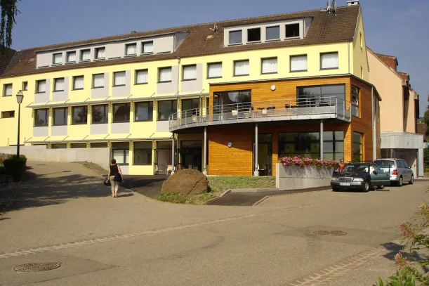 Open Space - 68630 - 9 postes - 195€