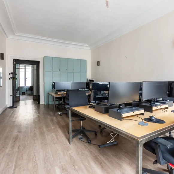 Espace indépendant 90 m² 16 postes Coworking Rue du Faubourg Montmartre Paris 75009 - photo 2