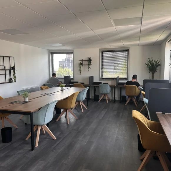 Bureau privé 75 m² 13 postes Location bureau Rue du Lieutenant Petit le Roy Chevilly-Larue 94550 - photo 1