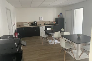 Bureau privé - 07000 - 2 postes - 300€