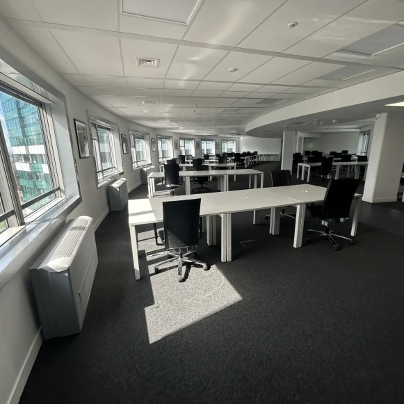 Bureau privé 99 m² 21 postes Location bureau Place des Cinq Martyrs du Lycée Buffon Paris 75015 - photo 1