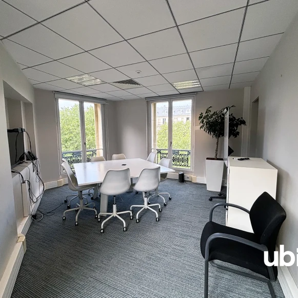 Bureau privé 18 m² 4 postes Location bureau Rue Pasquier Paris 75008 - photo 2